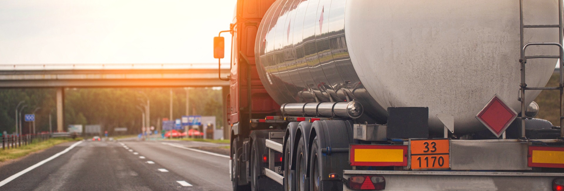 LKW mit Gefahrgut auf der Autobahn